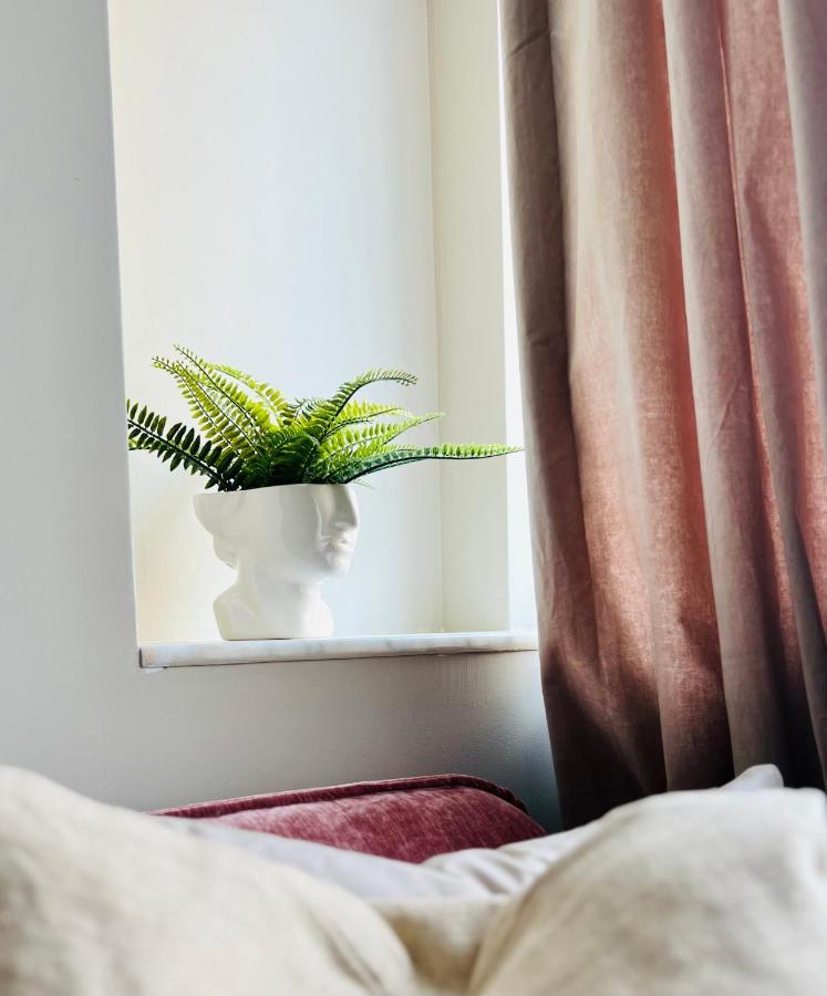 Ultracentral Lux Boutique 1Br Ap Near Subway بوخارست المظهر الخارجي الصورة