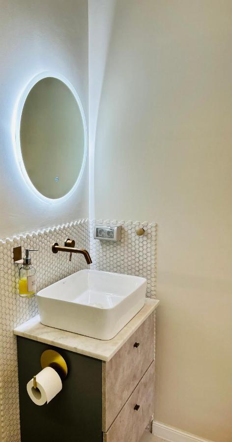 Ultracentral Lux Boutique 1Br Ap Near Subway بوخارست المظهر الخارجي الصورة